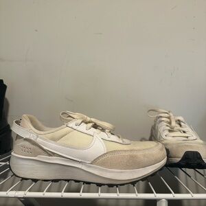 Nike Cream Sneakers Retro-Inspired Low-Top